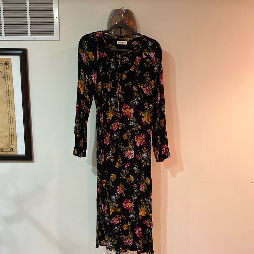 NATURAL LIFE Black Long Sleeve Dress with Elegant Design